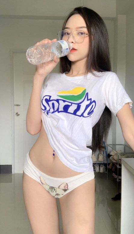 รูปโป๊ สาวแว่นทางบ้าน (3)